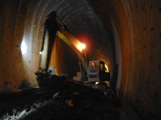 隧道安全專業高效仰拱，二次襯砌爆破拆除施工